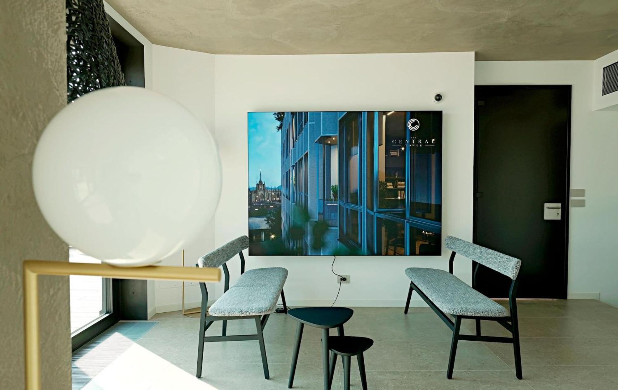 San Babila Central Tower With Panoramic Terrace Overlooking Duomo By Rentopolis Milano Exterior foto
