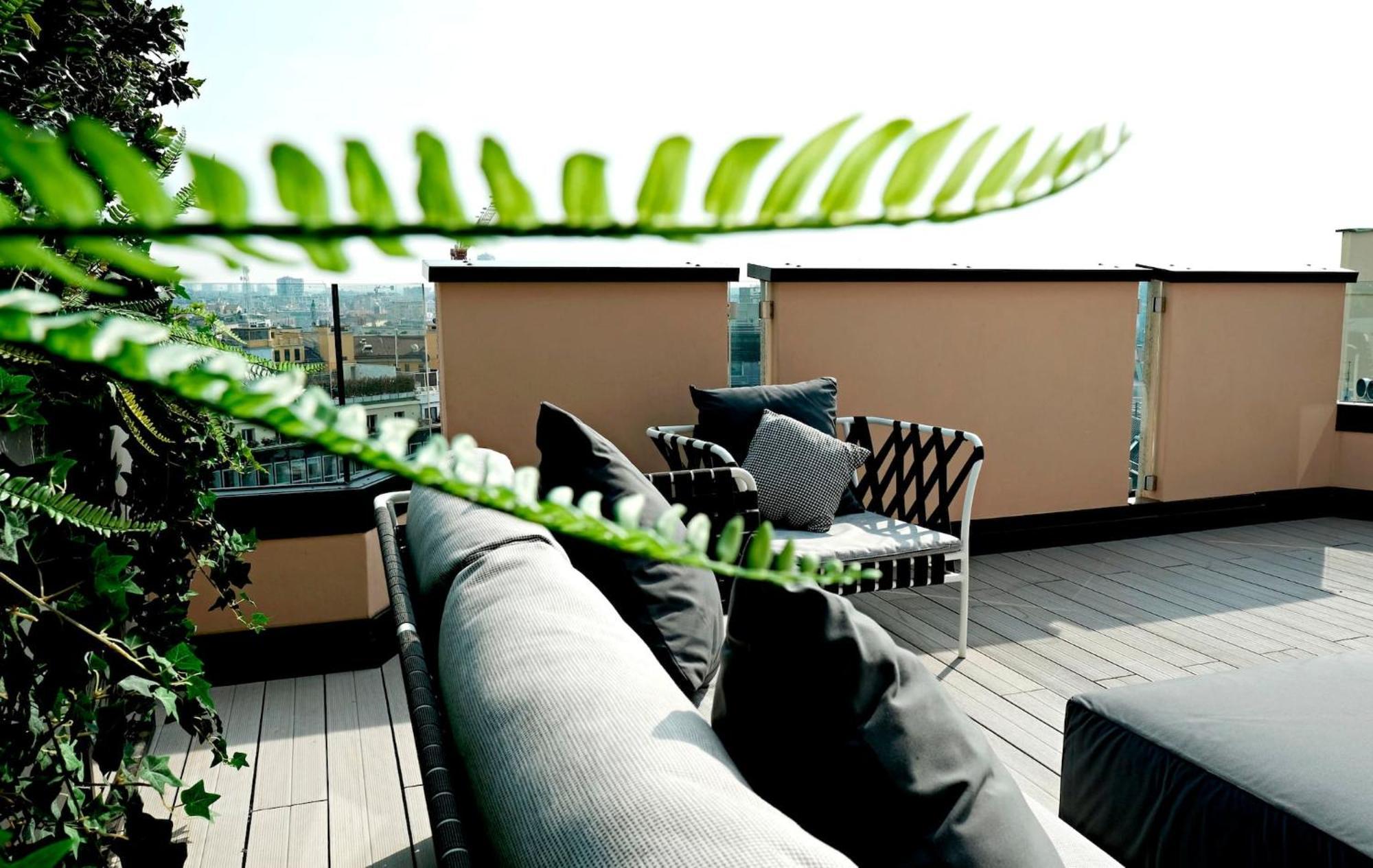 San Babila Central Tower With Panoramic Terrace Overlooking Duomo By Rentopolis Milano Exterior foto