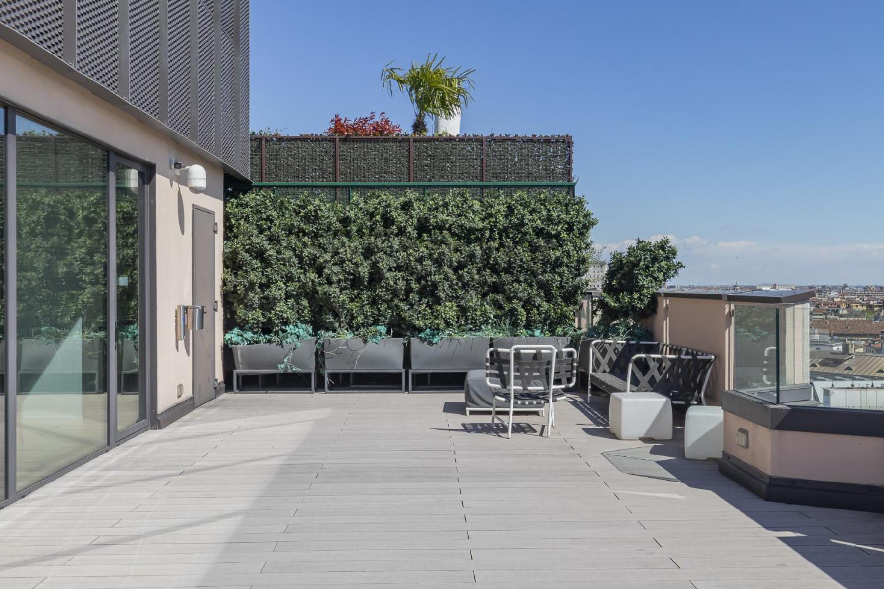 San Babila Central Tower With Panoramic Terrace Overlooking Duomo By Rentopolis Milano Exterior foto