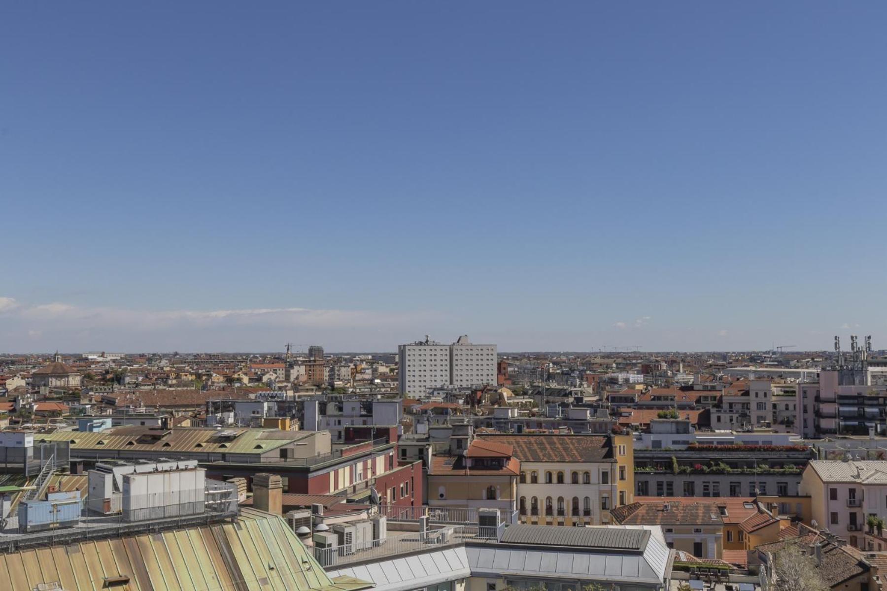 San Babila Central Tower With Panoramic Terrace Overlooking Duomo By Rentopolis Milano Exterior foto