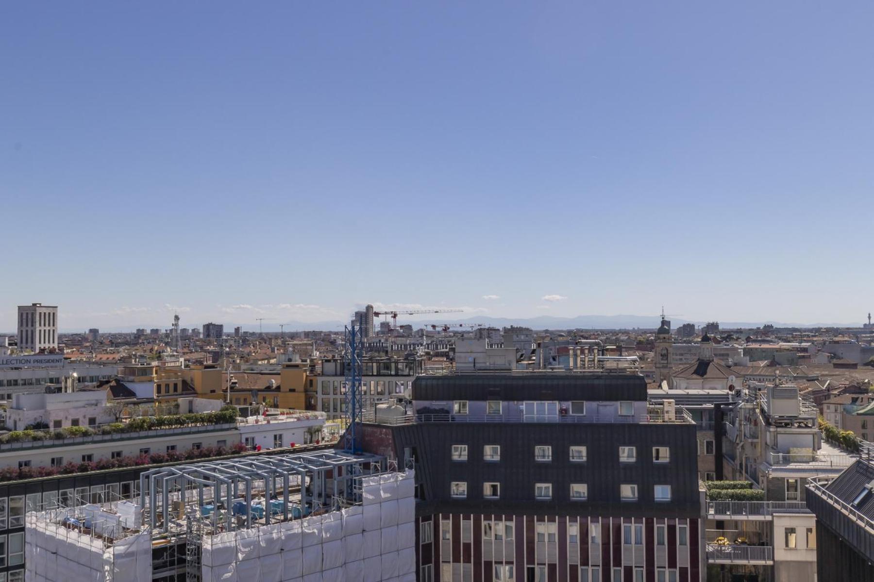 San Babila Central Tower With Panoramic Terrace Overlooking Duomo By Rentopolis Milano Exterior foto