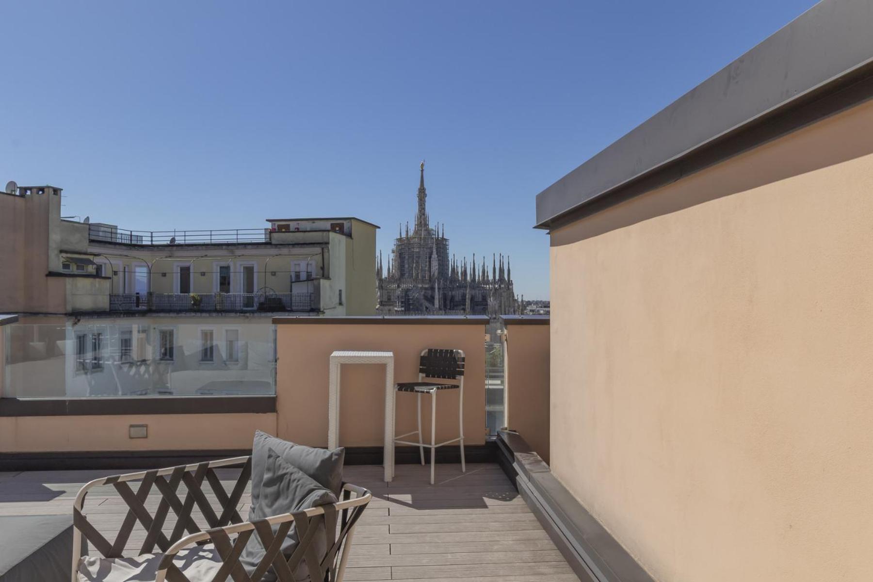 San Babila Central Tower With Panoramic Terrace Overlooking Duomo By Rentopolis Milano Exterior foto
