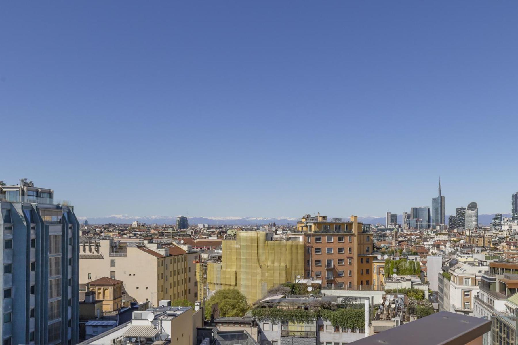 San Babila Central Tower With Panoramic Terrace Overlooking Duomo By Rentopolis Milano Exterior foto